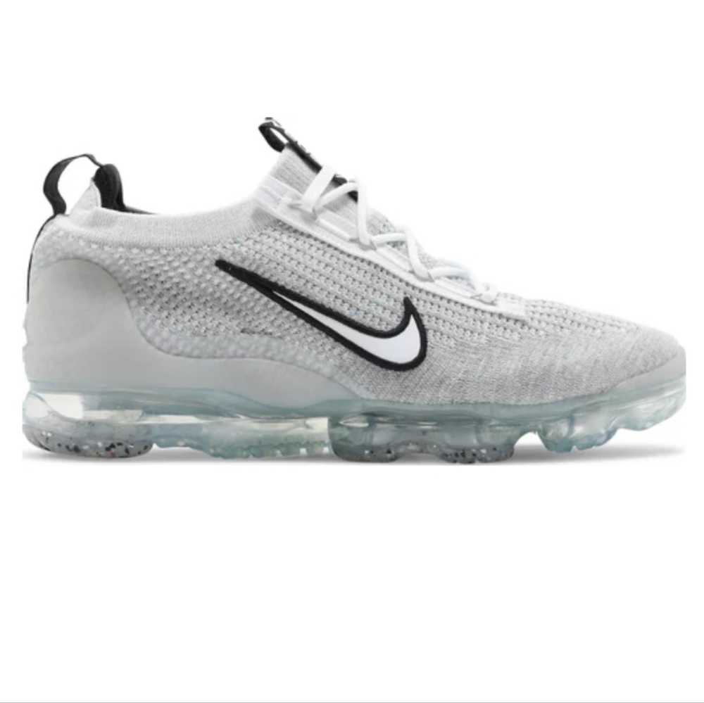 NIKE AIR VAPORMAX MONOCHROME. NEW WITHOUT BOX.